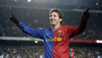 开云体育博彩-辽宁全员集结鞍山，热身赛连打三场，杨鸣签名受追捧，辽宁男篮鞍山封闭训练